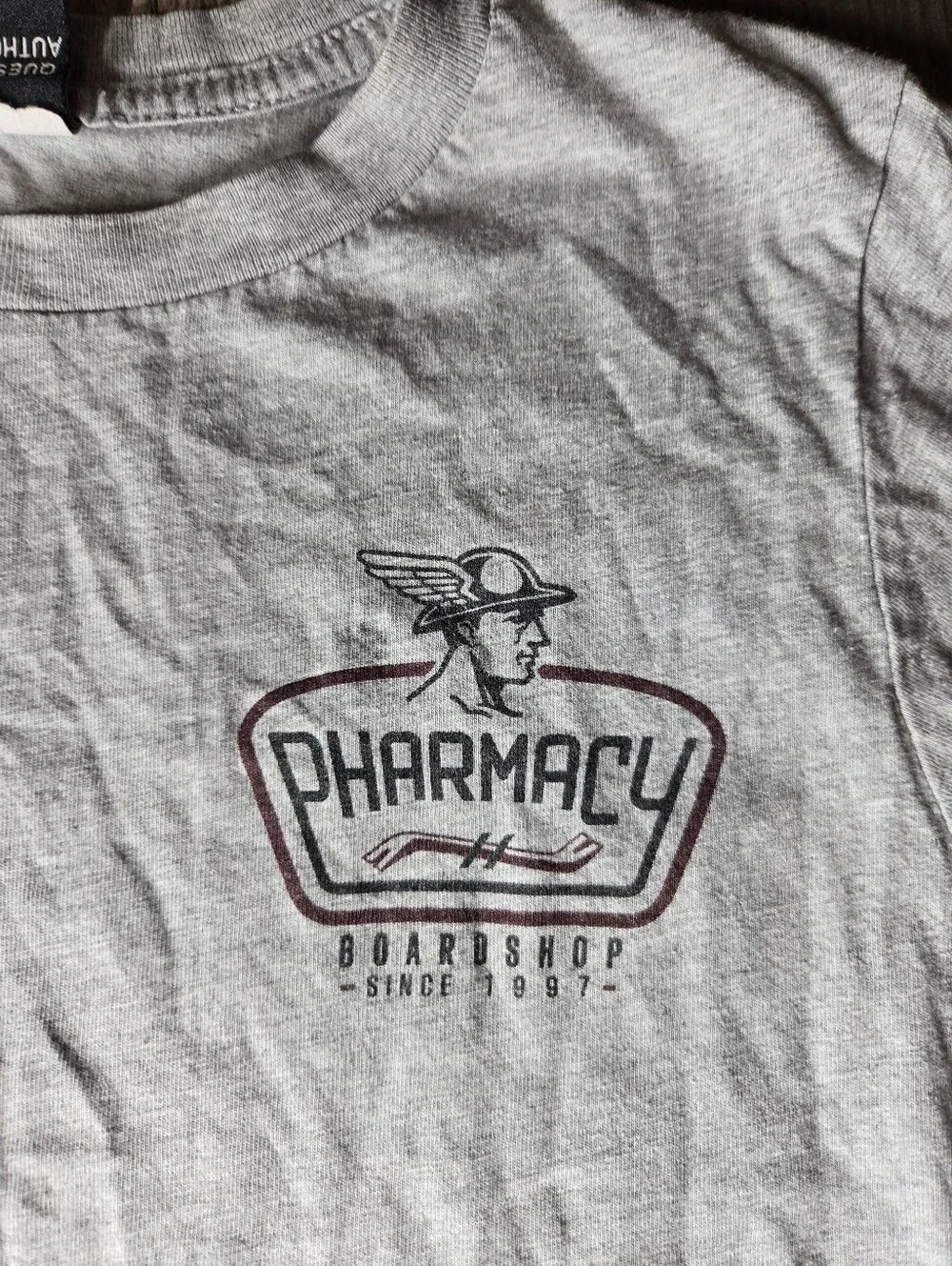 Pharmacy Board Shop Boys Gray Graphic Tee Size Medium (7/8)